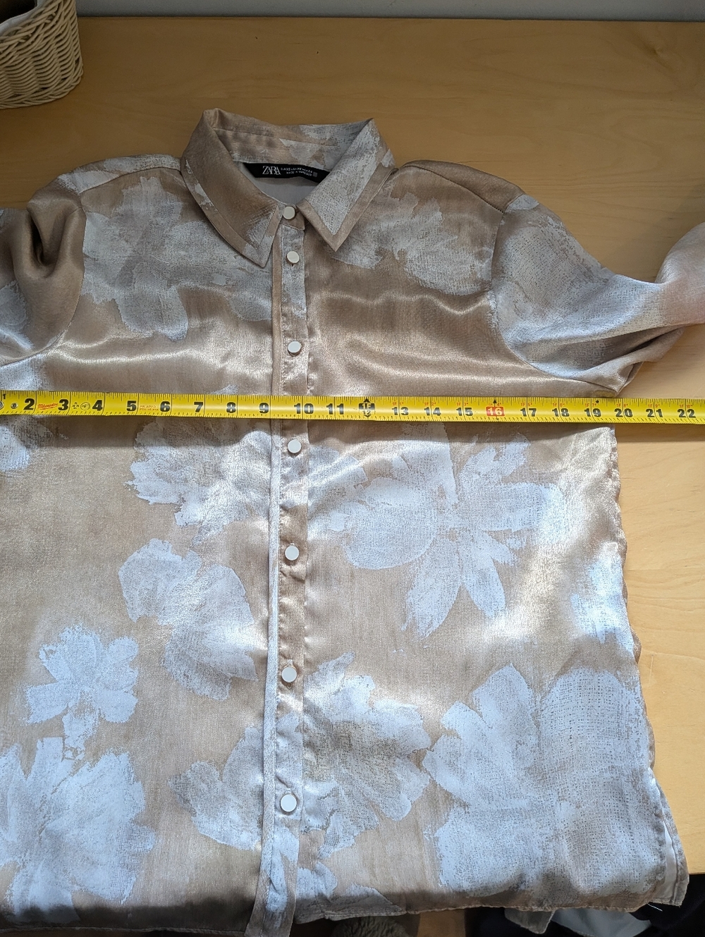 ZARA Women Blouse Beige And White Size XS Loose Fit Elegant Glossy Texture - Picture 11 of 13